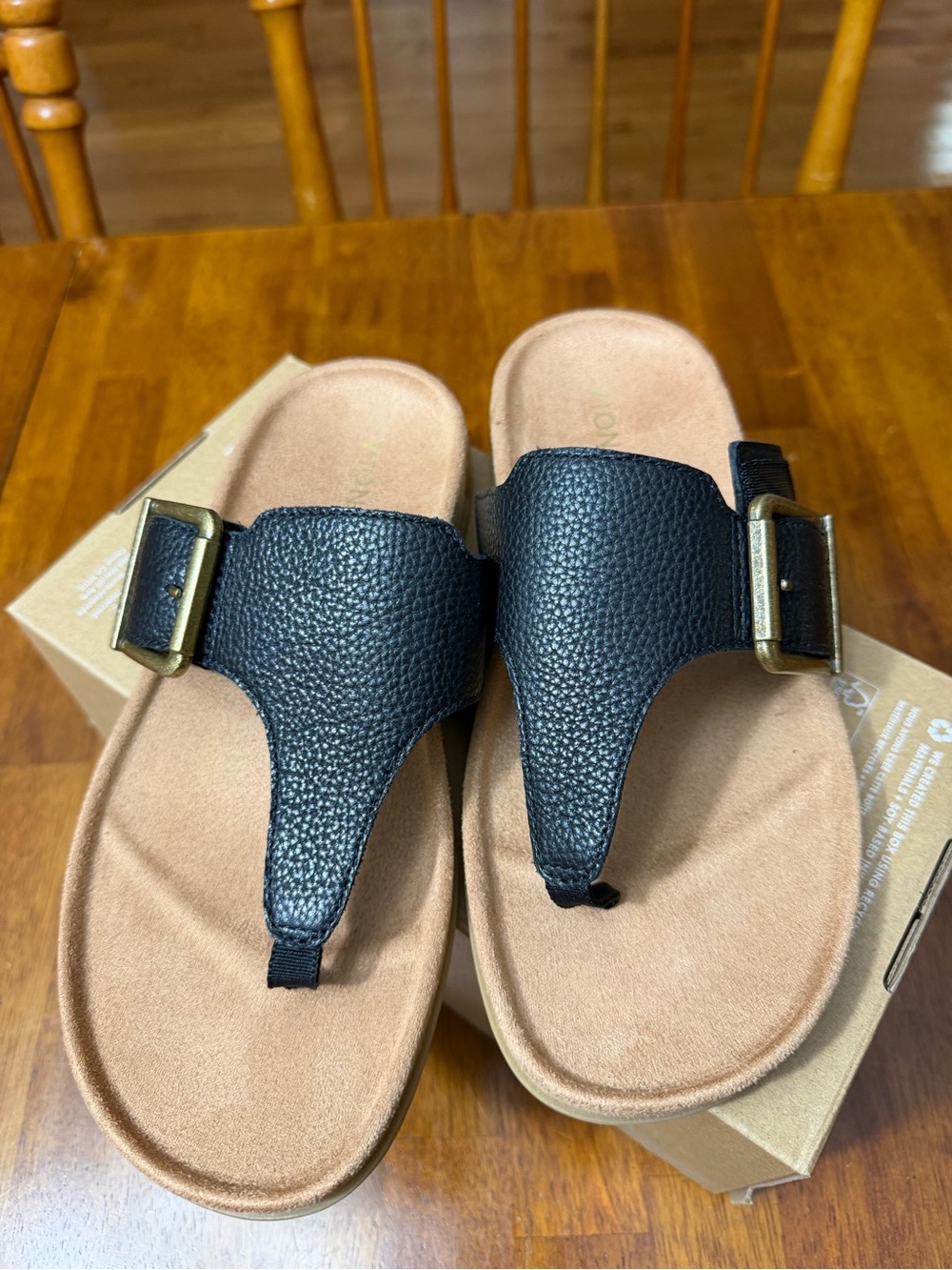 Brand New VIONIC Women's Black Leather Thong Flip Flop Sandals Size 8 MSRP $140